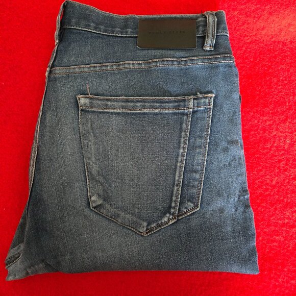 Perry Ellis Slim Fit Jeans (32" x 32") - Picture 1 of 9